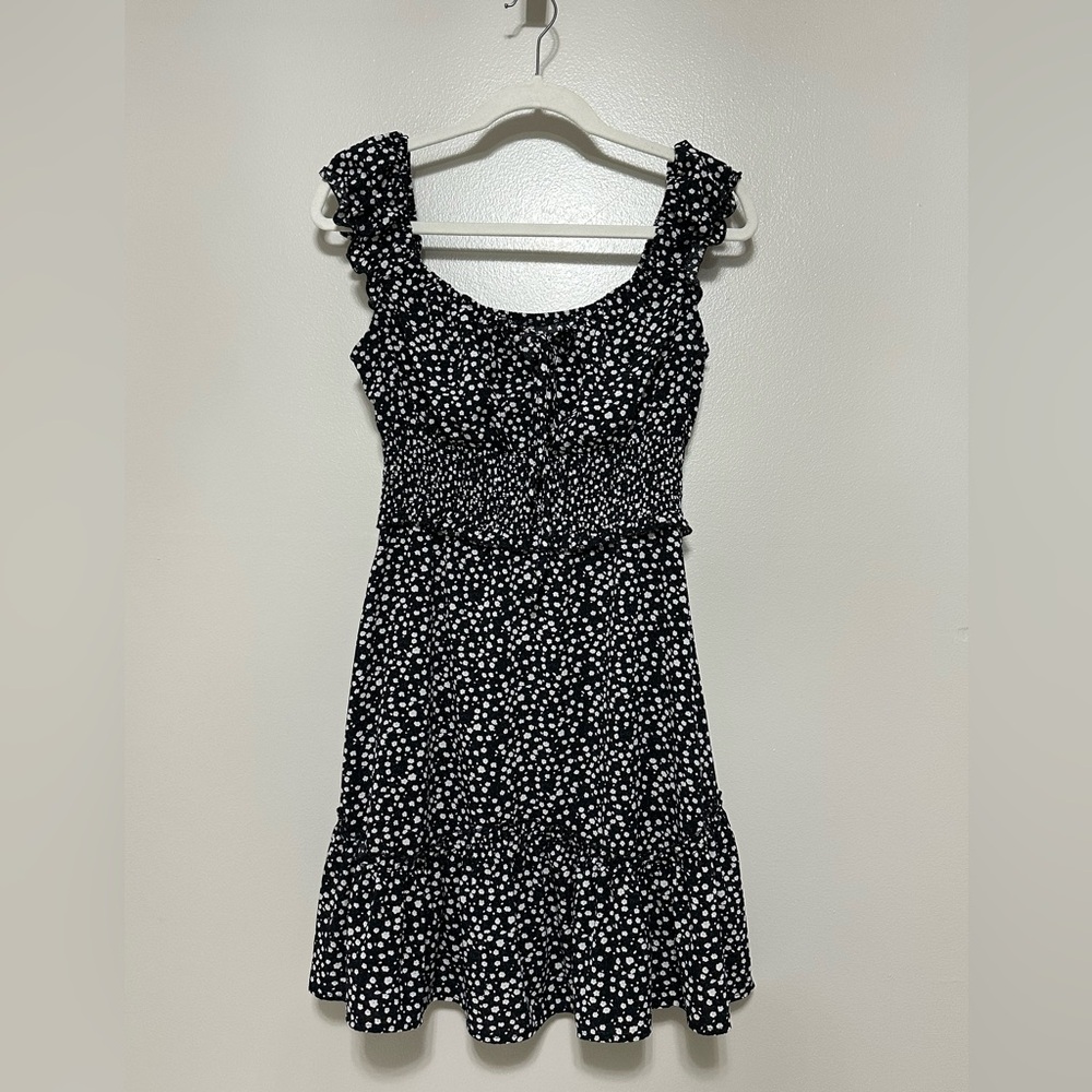 Amazon Essentials Black And White Ruffled Mini Dr… - image 2